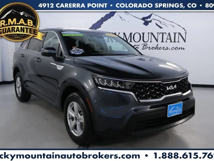 2023 Kia Sorento LX photo 1