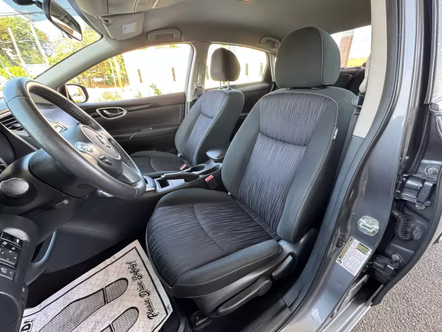 2019 Nissan Sentra SV photo 1