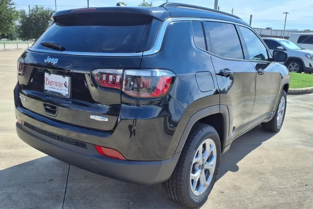 2025 Jeep Compass Latitude photo 1