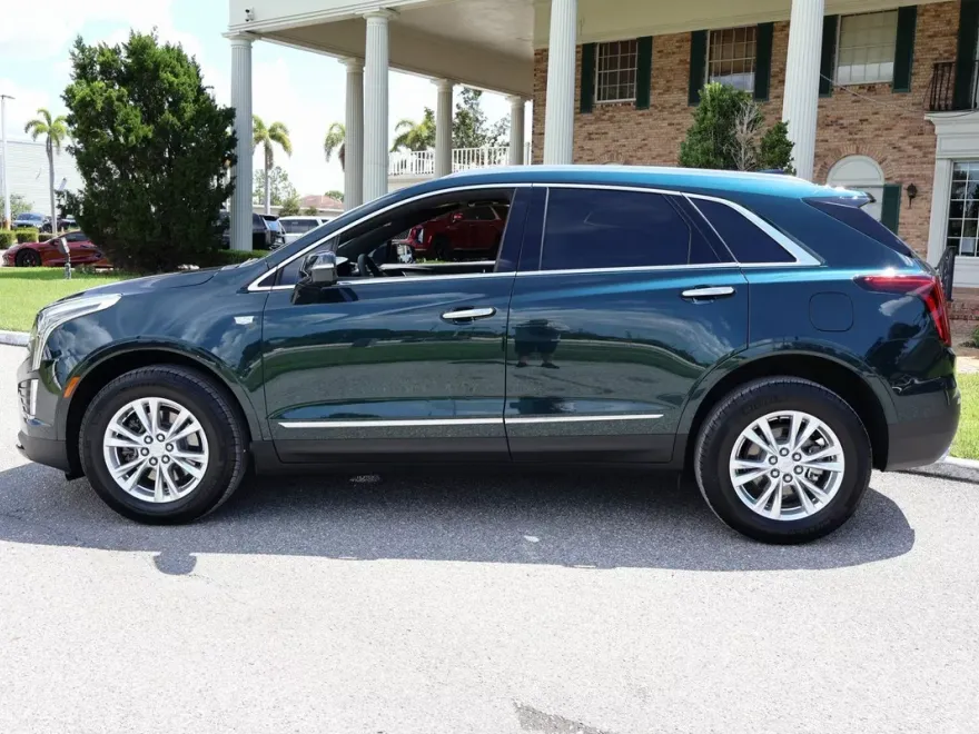 2024 Cadillac XT5 Luxury photo 1