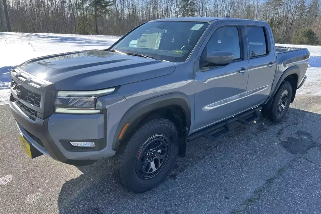 2025 Nissan Frontier PRO-4X photo 1