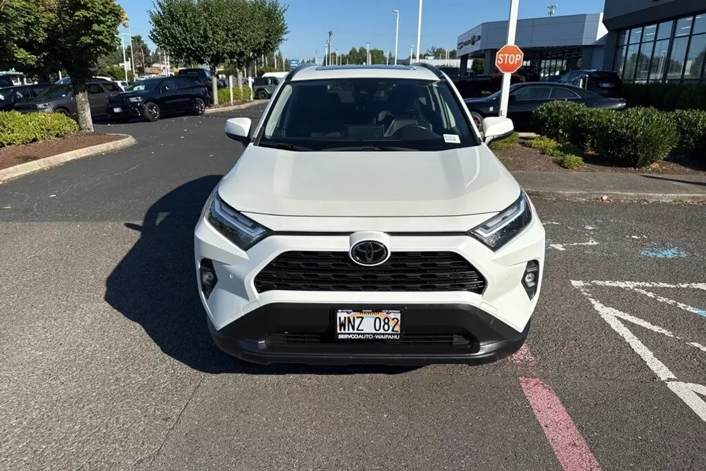 2022 Toyota RAV4 XLE Premium photo 1