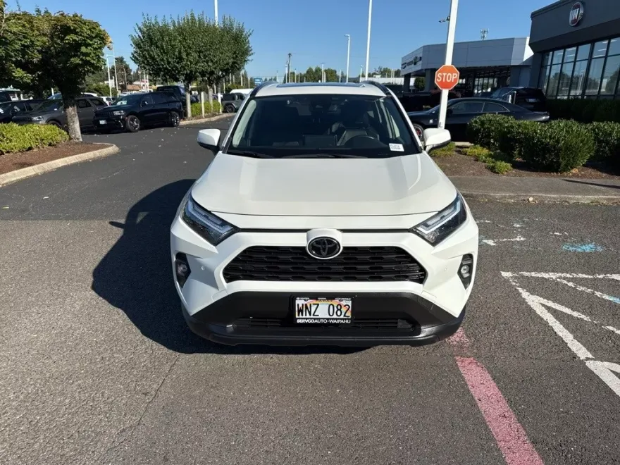 2022 Toyota RAV4 XLE Premium photo 1