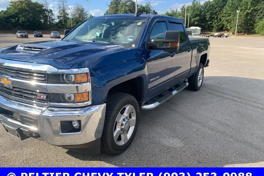 2017 Chevrolet Silverado 2500HD LT photo 1