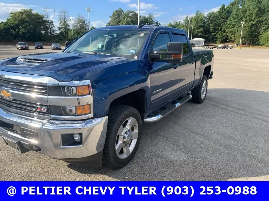2017 Chevrolet Silverado 2500HD LT photo 1