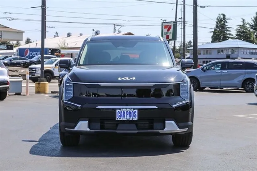 2026 Kia EV9 Wind AWD photo 1