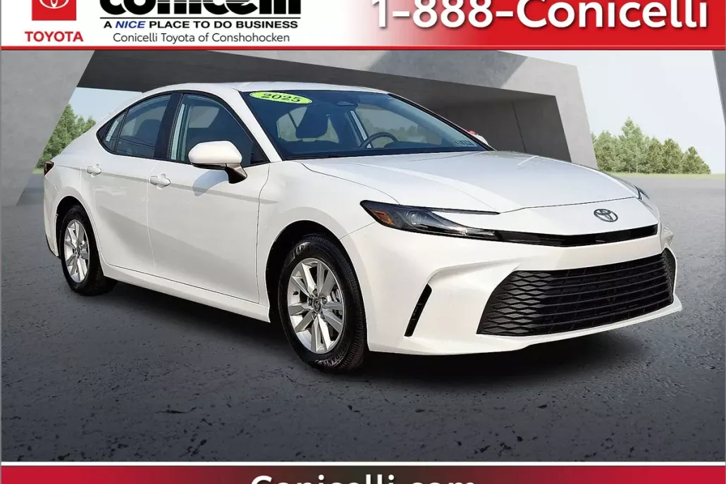 2025 Toyota Camry LE photo 1