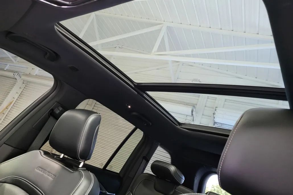 2023 Jeep Grand Cherokee Overland photo 1