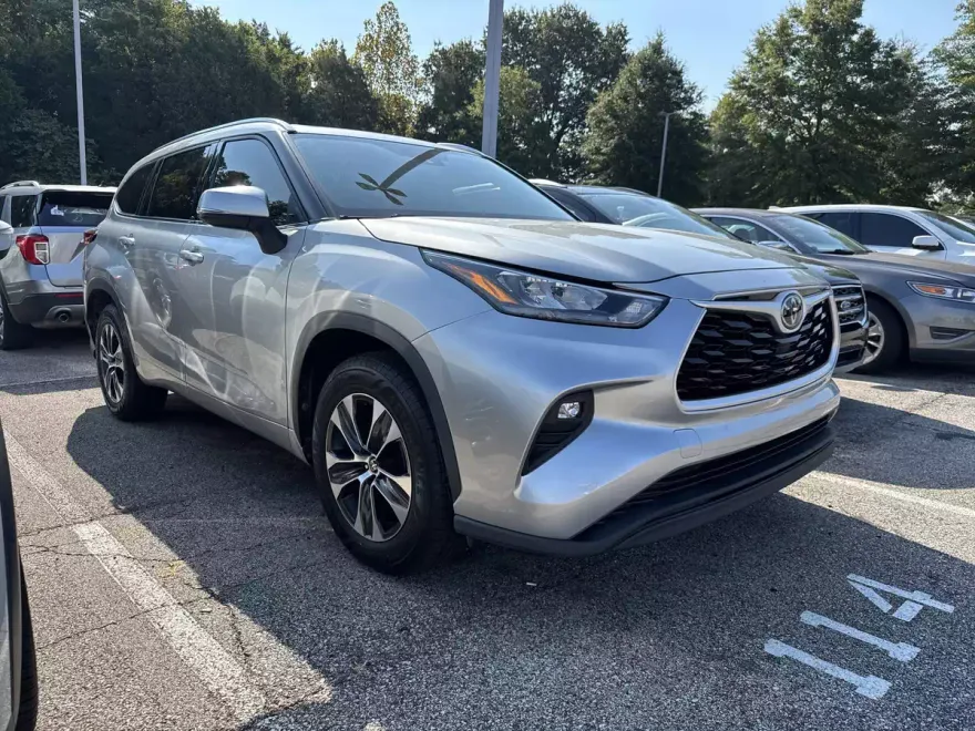2020 Toyota Highlander XLE photo 1