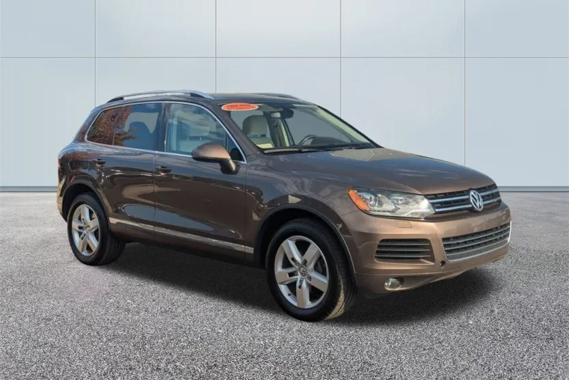 2014 Volkswagen Touareg Sport photo 1