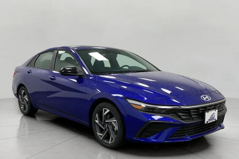 2025 Hyundai Elantra SEL Sport photo 1