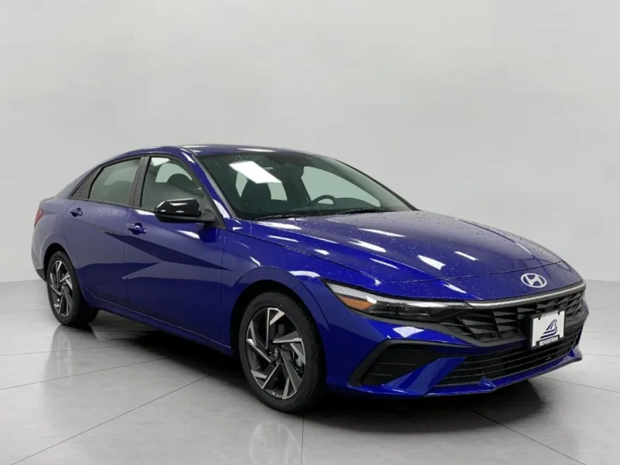 2025 Hyundai Elantra SEL Sport photo 1