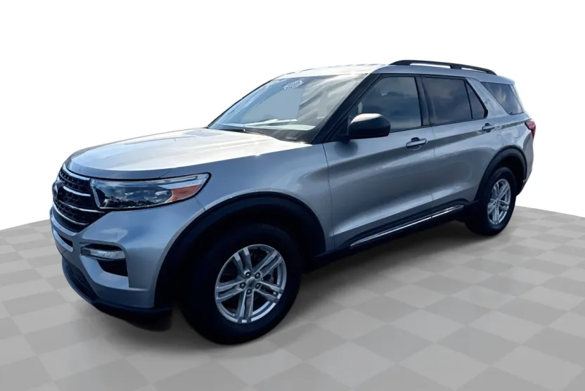 2020 Ford Explorer XLT photo 1