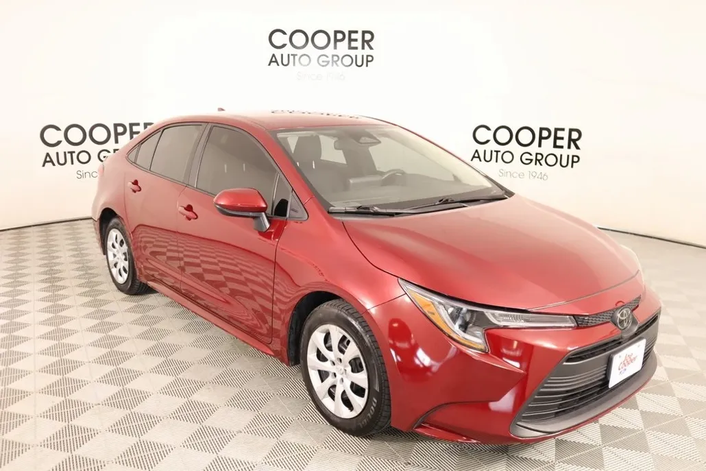 2024 Toyota Corolla LE photo 1