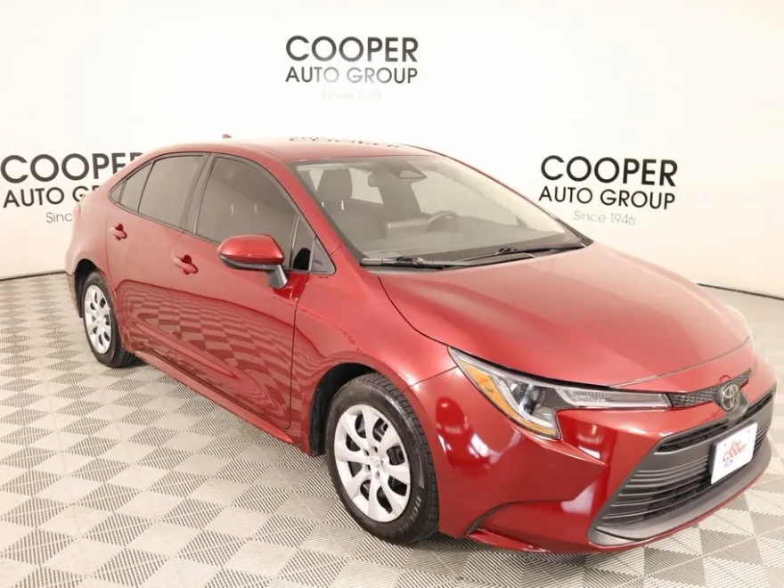 2024 Toyota Corolla LE photo 1