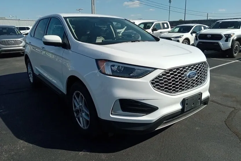 2024 Ford Edge SEL photo 1