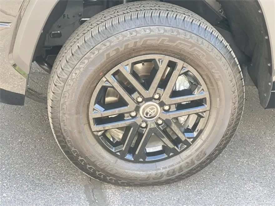 2024 Toyota Tundra SR5 photo 1