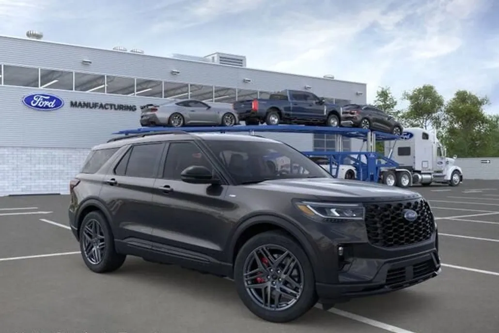 2025 Ford Explorer ST-Line photo 1
