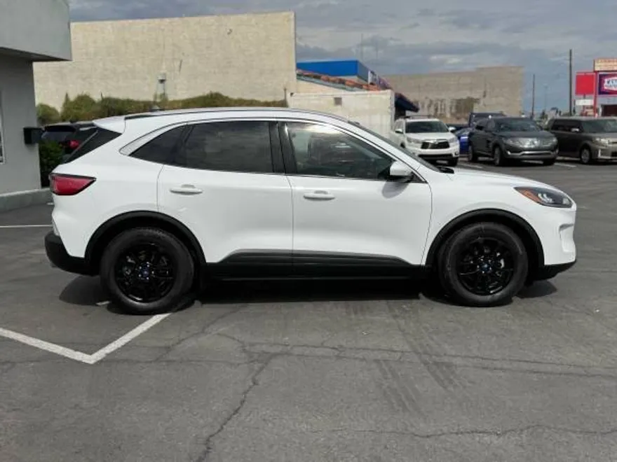 2021 Ford Escape SE photo 1