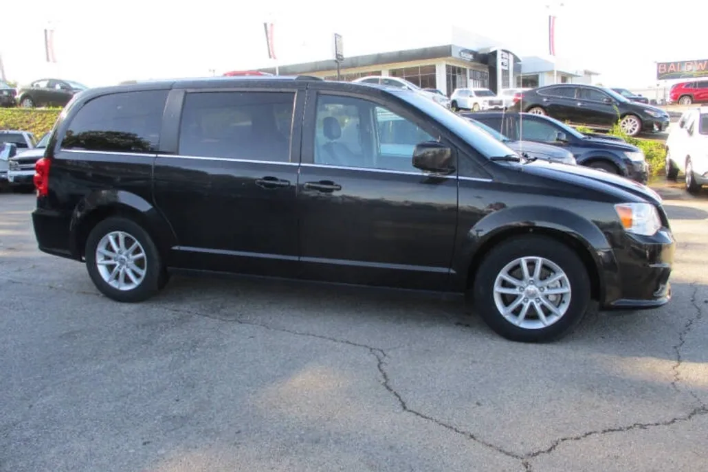 2019 Dodge Grand Caravan SXT photo 1