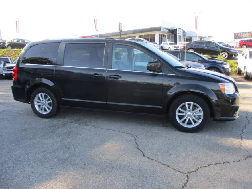 2019 Dodge Grand Caravan SXT photo 1