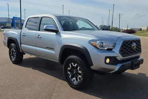 2022 Toyota Tacoma TRD Off-Road photo 2