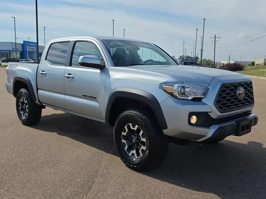 2022 Toyota Tacoma TRD Off-Road photo 2