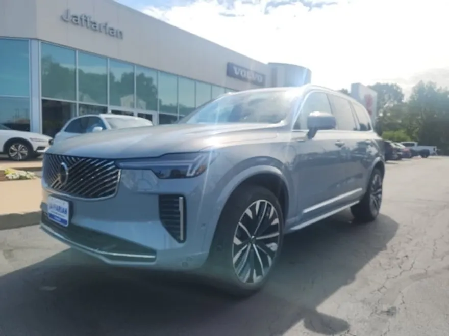 2026 Volvo XC90 T8 Plus photo 1
