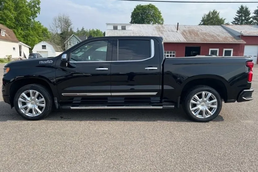 2022 Chevrolet Silverado 1500 High Country photo 1