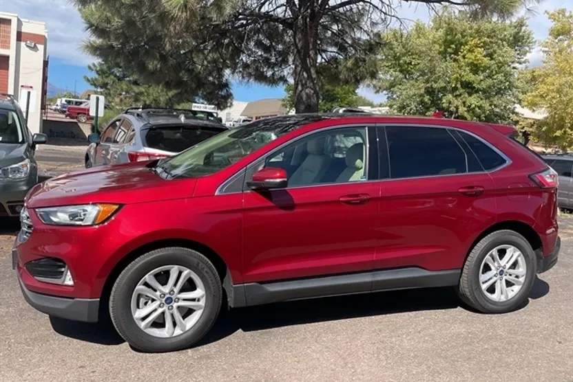 2019 Ford Edge SEL photo 1