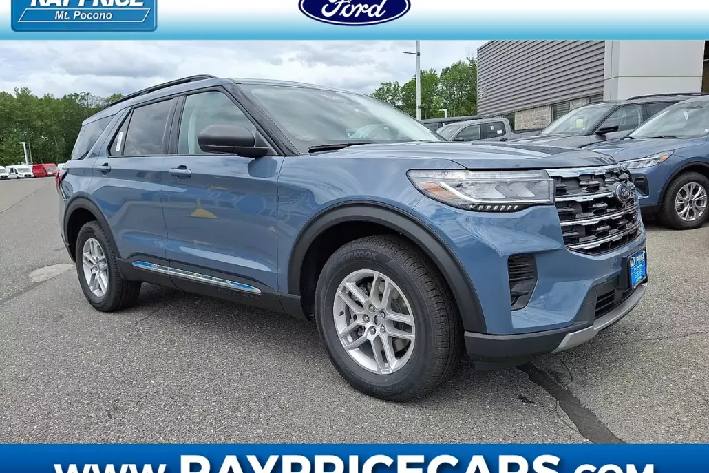 2025 Ford Explorer photo 1