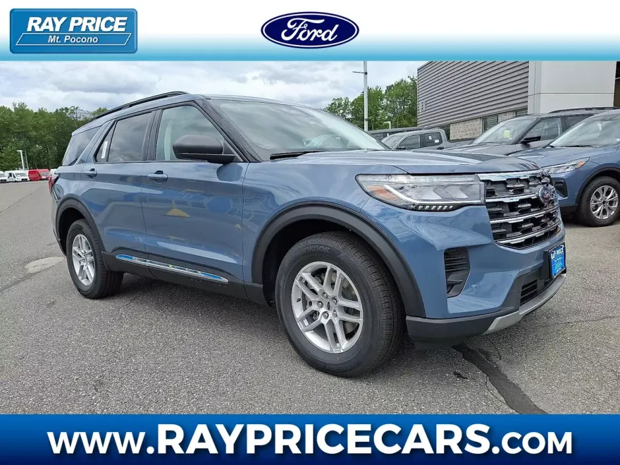 2025 Ford Explorer photo 1