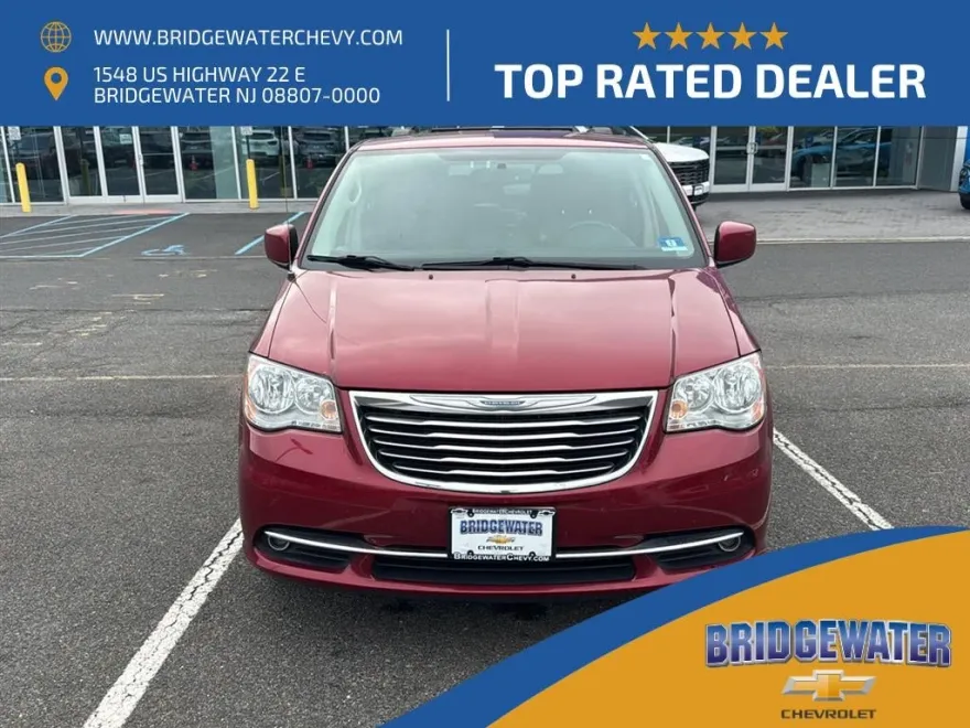 2016 Chrysler Town & Country Touring photo 1