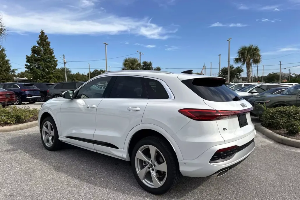 2025 Audi Q5 Premium Plus photo 1