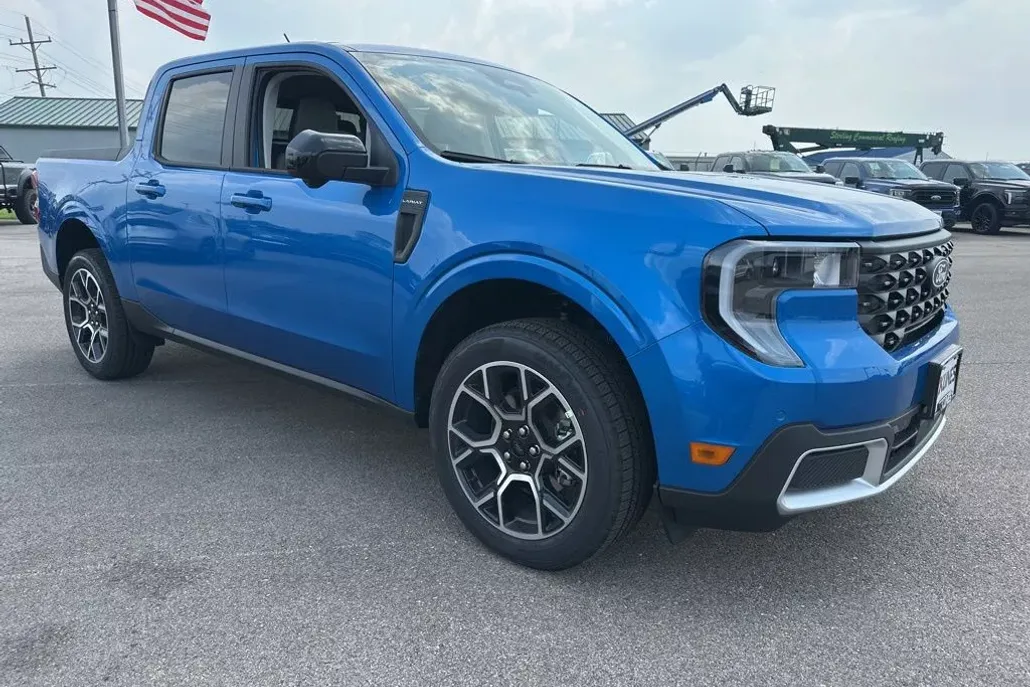 2025 Ford Maverick Lariat photo 1