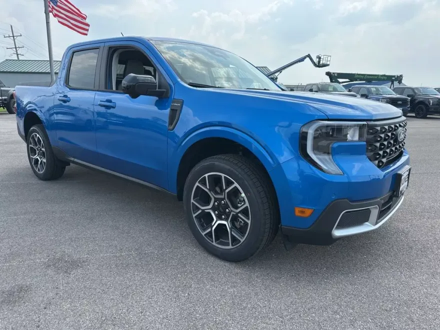 2025 Ford Maverick Lariat photo 1