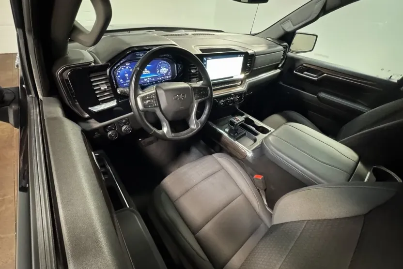 2024 Chevrolet Silverado 1500 RST photo 1