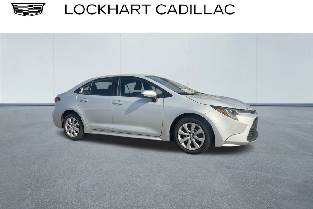 2023 Toyota Corolla LE photo 1
