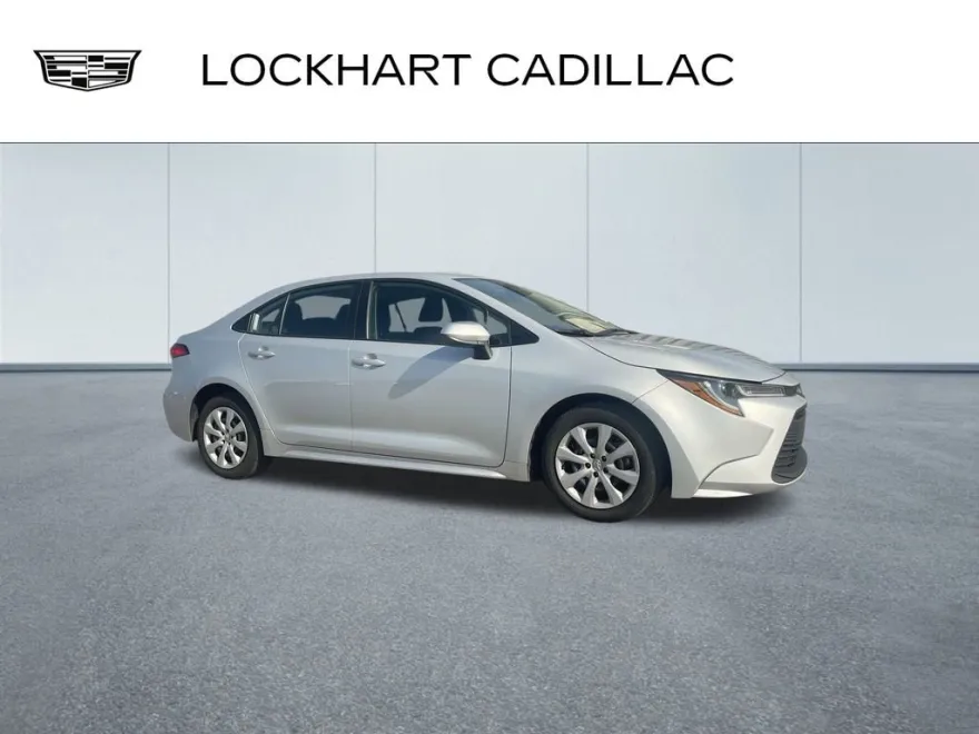 2023 Toyota Corolla LE photo 1