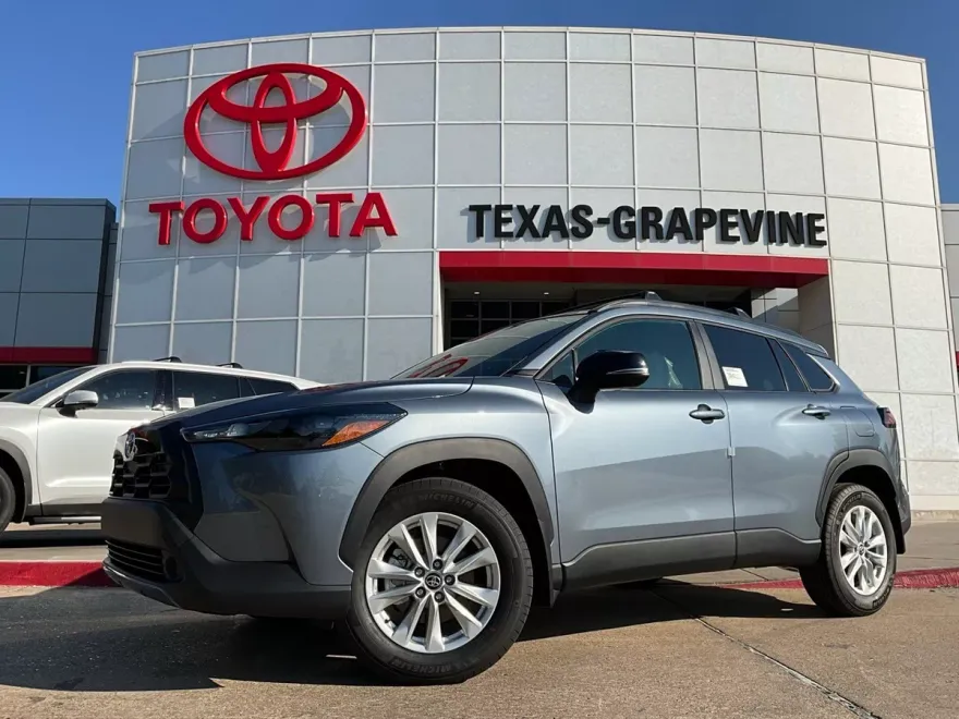 2026 Toyota Corolla Cross LE photo 1