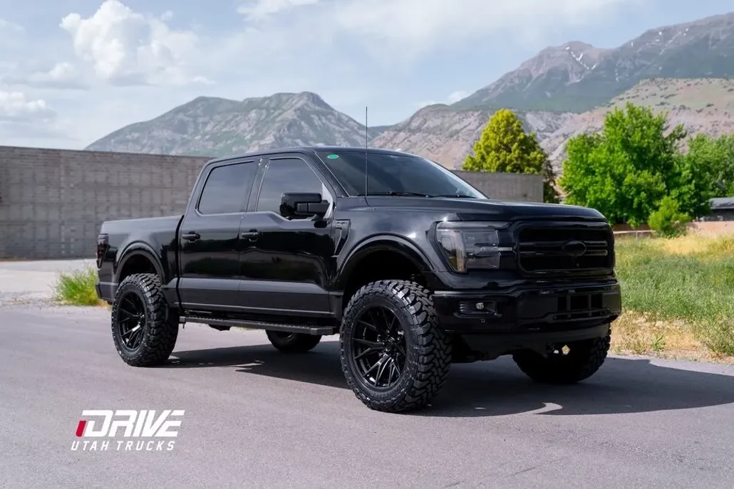 2025 Ford F-150 Lariat photo 1