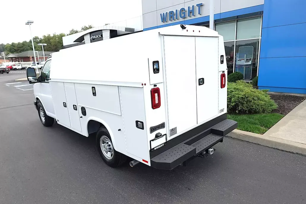 2025 Chevrolet Express Cutaway 3500 photo 1