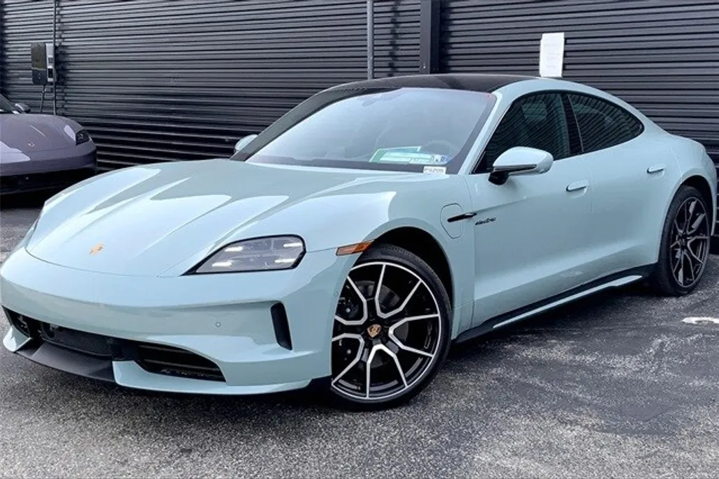 2025 Porsche Taycan 4S photo 1