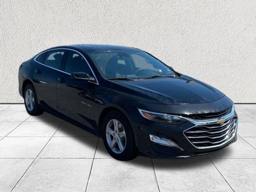2024 Chevrolet Malibu 1LT photo 1