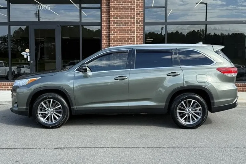 2019 Toyota Highlander SE XLE photo 1