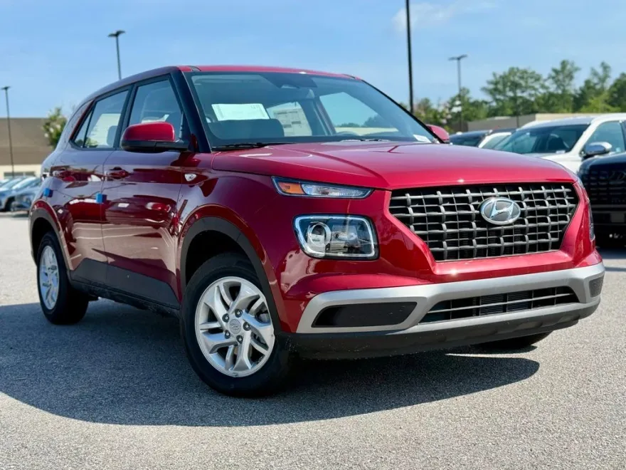 2025 Hyundai Venue SE photo 1