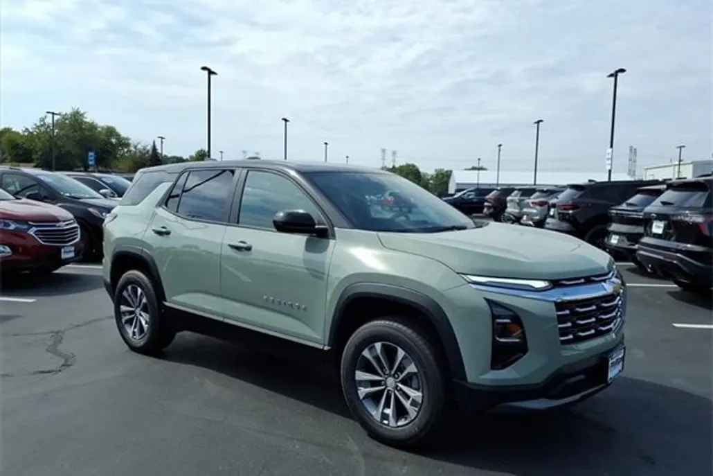 2026 Chevrolet Equinox LT photo 1