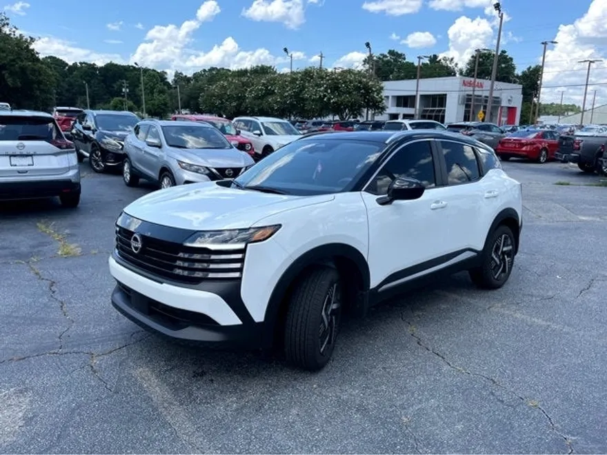 2025 Nissan Kicks SV photo 1
