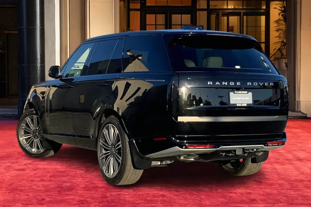 2025 Land Rover Range Rover SE photo 1
