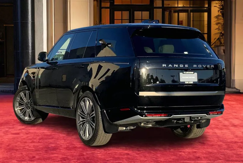 2025 Land Rover Range Rover SE photo 1